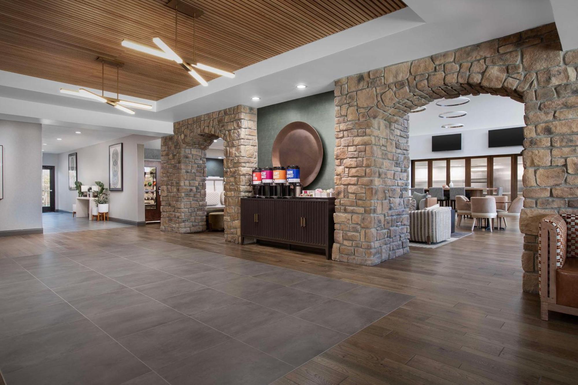 Hampton Inn&suites Hotel